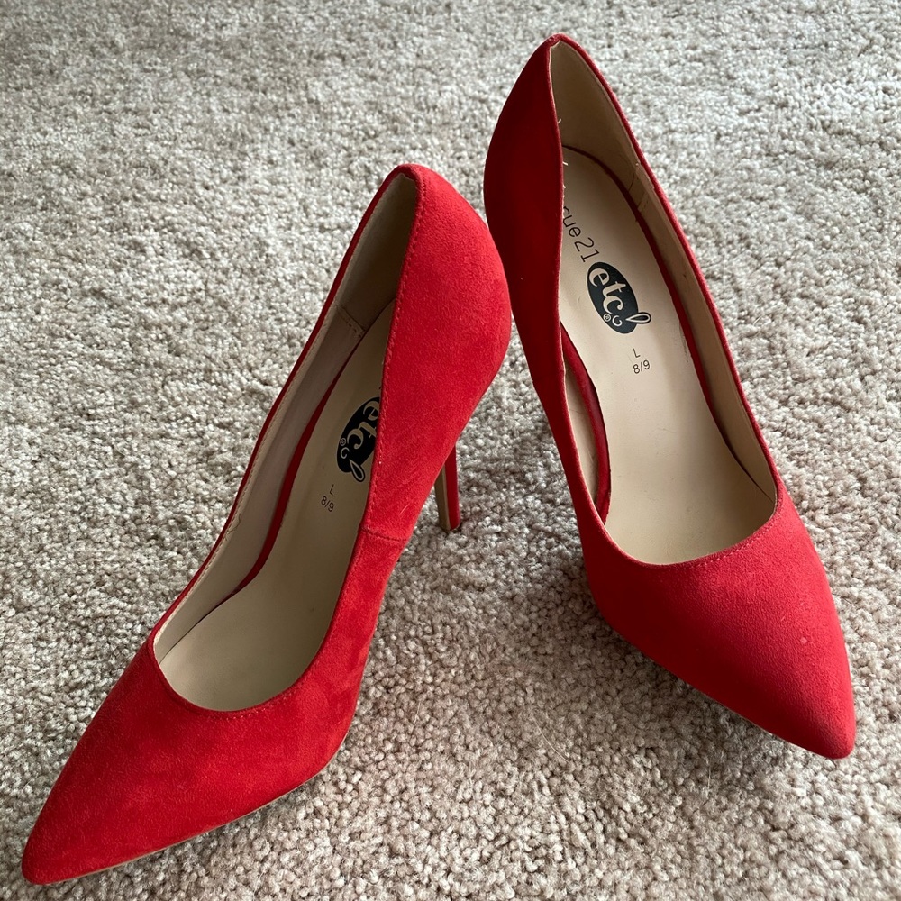 Red heels size L 8/9